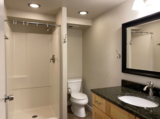 Building Photo - Home With Amazing River Views!