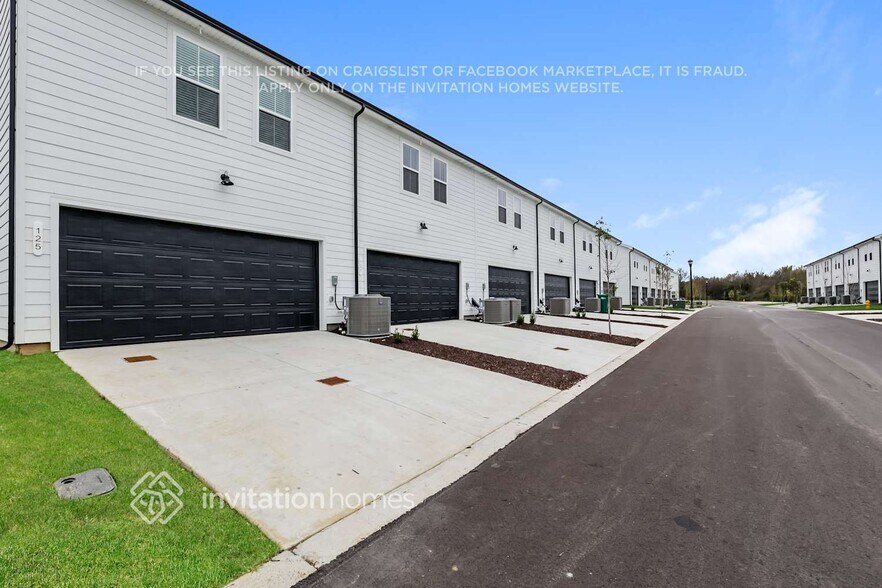 Building Photo - 131 Maybrook Dr