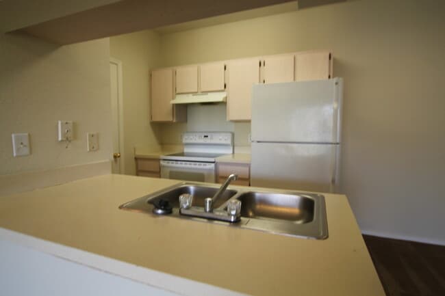 Building Photo - The Preserve @ Temple Terrace - 1 bed/1 bath, 3rd floor condo