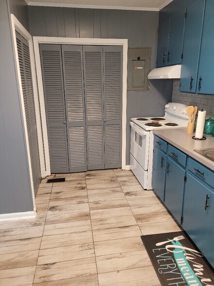 Building Photo - 718 McKewn St