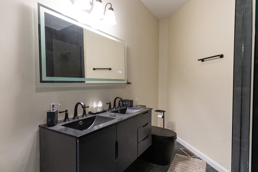 Bathroom - 331 N 26th St