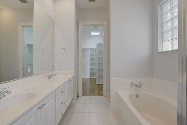 Building Photo - 256 San Remo Dr