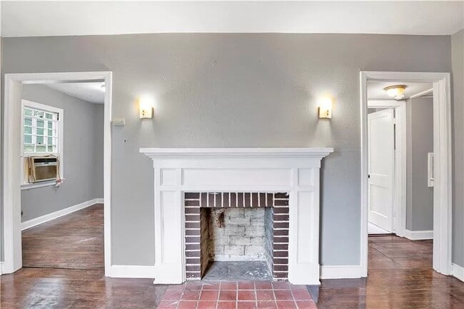 Building Photo - Newly Remodeled 2 Bedroom | 1 Bathroom