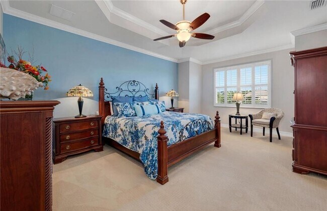 Building Photo - ***STUNNING FURNISHED/ UNFURNISHED ANNUAL*...