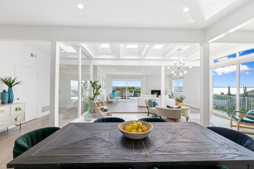 Building Photo - 3636 Oceanhill Way