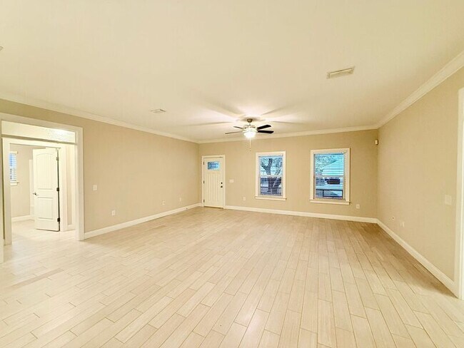 Building Photo - 2016 Salamanca St