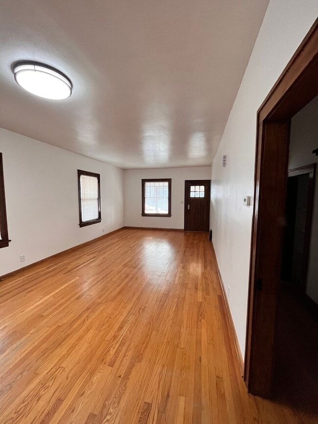 Building Photo - Wonderful 2 bedroom single family house!