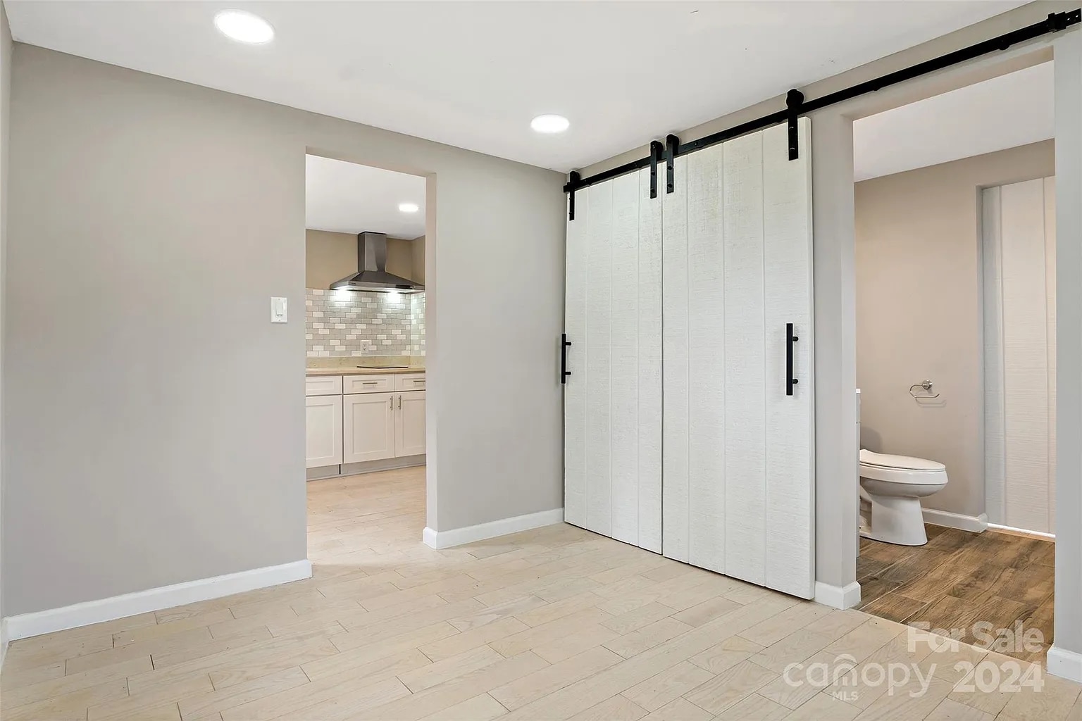 Upstairs Unit A - 228 Barrett Rd