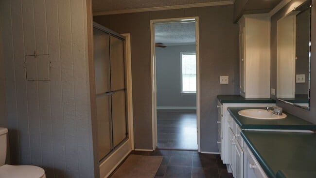 Building Photo - 3 Bedroom Mobile Home in the County