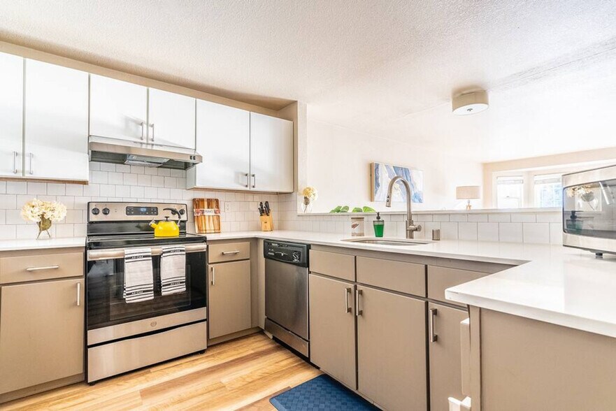 Building Photo - 11501 Stone Ave N