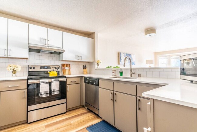 Building Photo - 11501 Stone Ave N