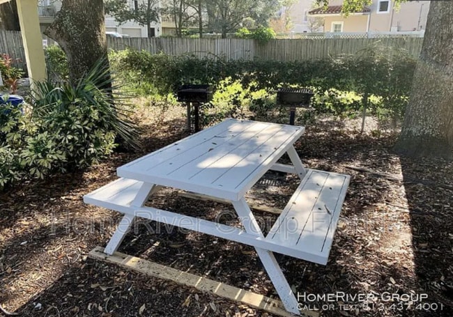 Building Photo - 3206 W Azeele St