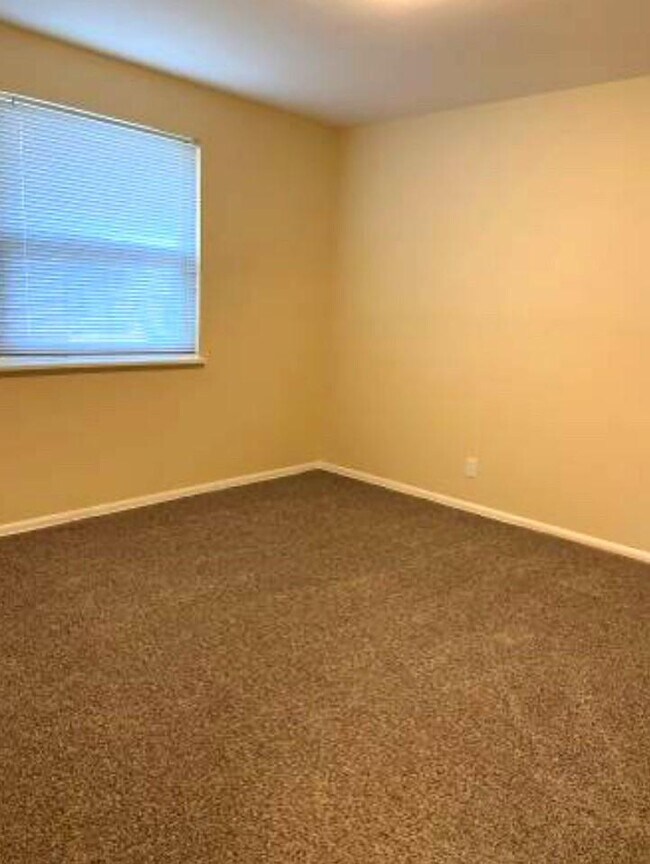 Building Photo - 2 bedroom in Seattle WA 98103