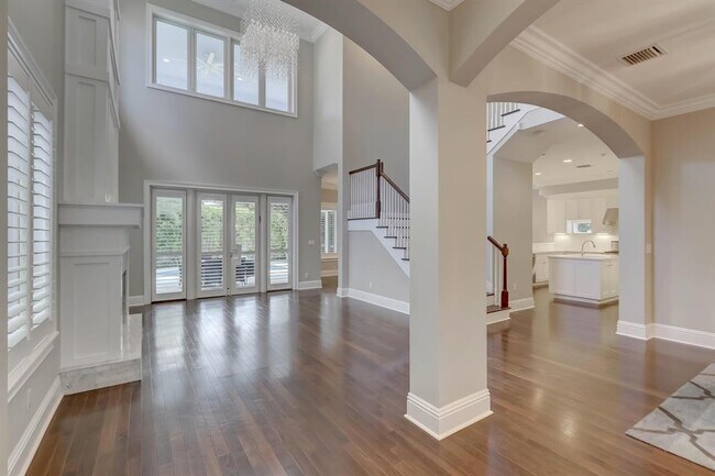 Building Photo - 425 NE 11th Ave