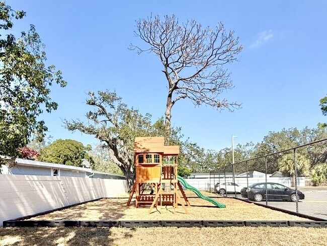 Building Photo - 7517 Pitch Pine Cir