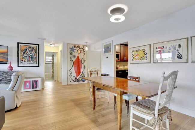 Building Photo - 2850 Carambola Cir S