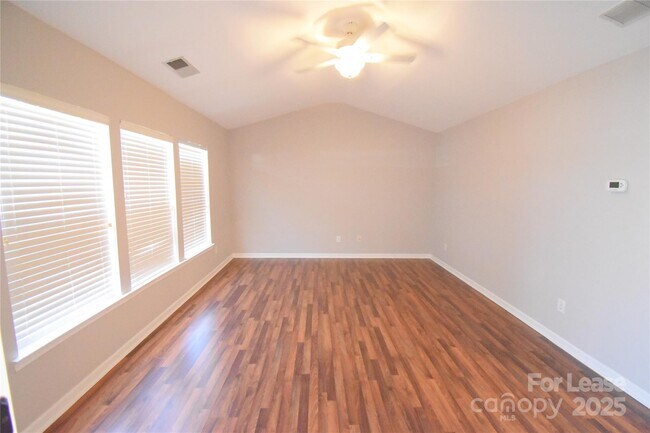 Building Photo - 6827 Braddock Ln