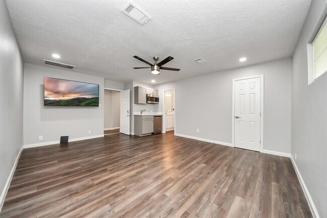 Building Photo - 3111 Tanglebriar Dr