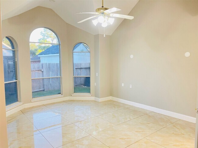 Building Photo - 6207 Harrison Ct