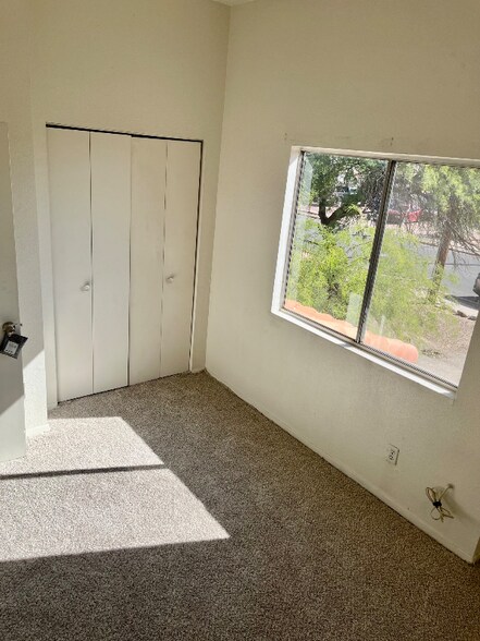 Building Photo - 3409 N Fontana Ave