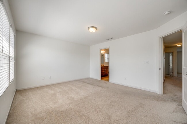 Building Photo - 826 Summerlake Dr