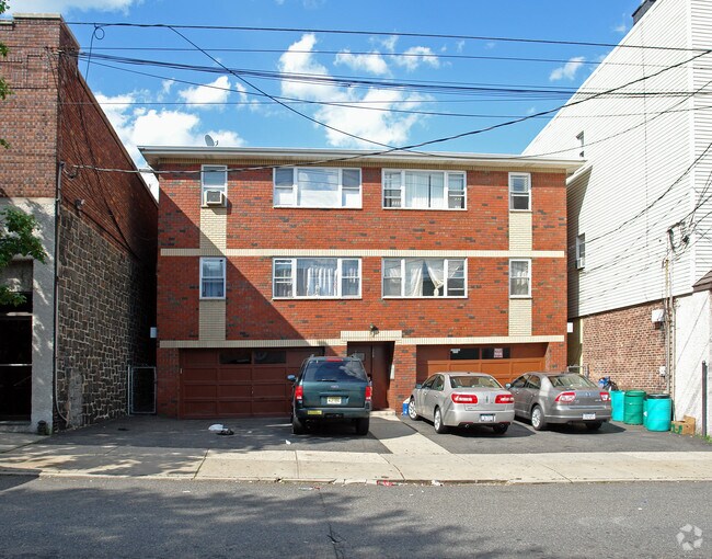 Building Photo - 269 Walker St