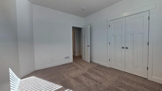 Building Photo - 6512 Skyline Lp Ln