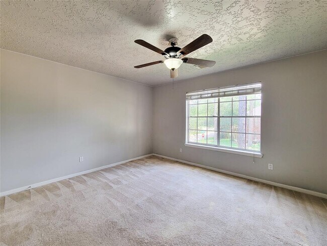 Building Photo - 8502 Canyon Pine Dr