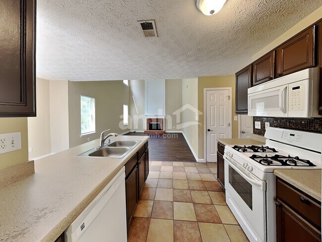 Building Photo - 3817 Majestic Ln SW