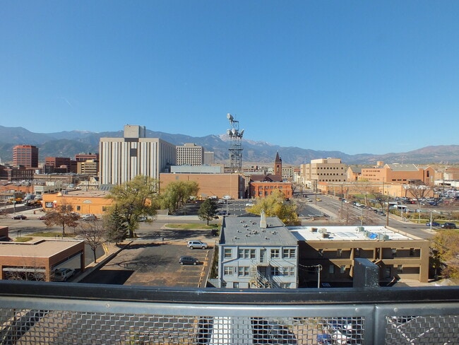 Building Photo - 417 E Kiowa St