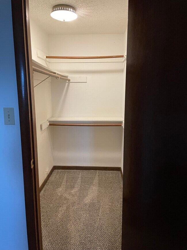 Building Photo - 6335 Robinson Rd