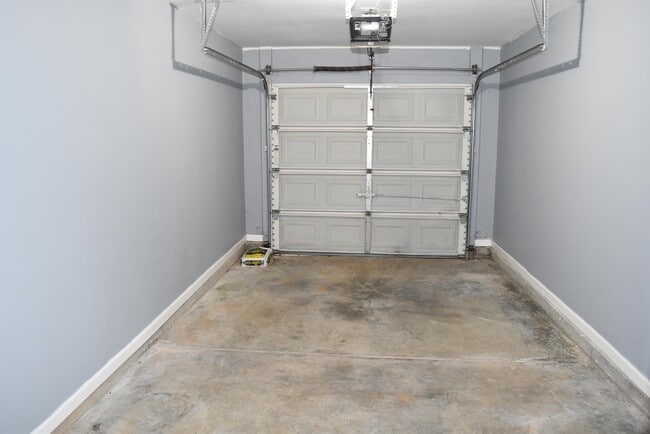 Building Photo - 3911 Hathaway Hills Dr