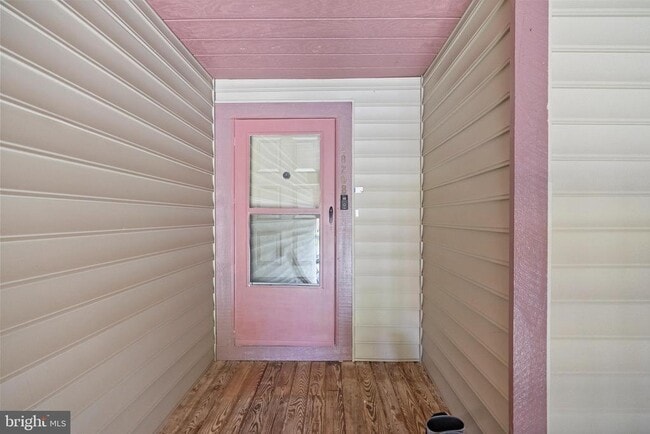 Building Photo - 4820B Aberdeen Dr