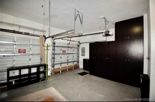 Building Photo - 7670 NW 113th Path