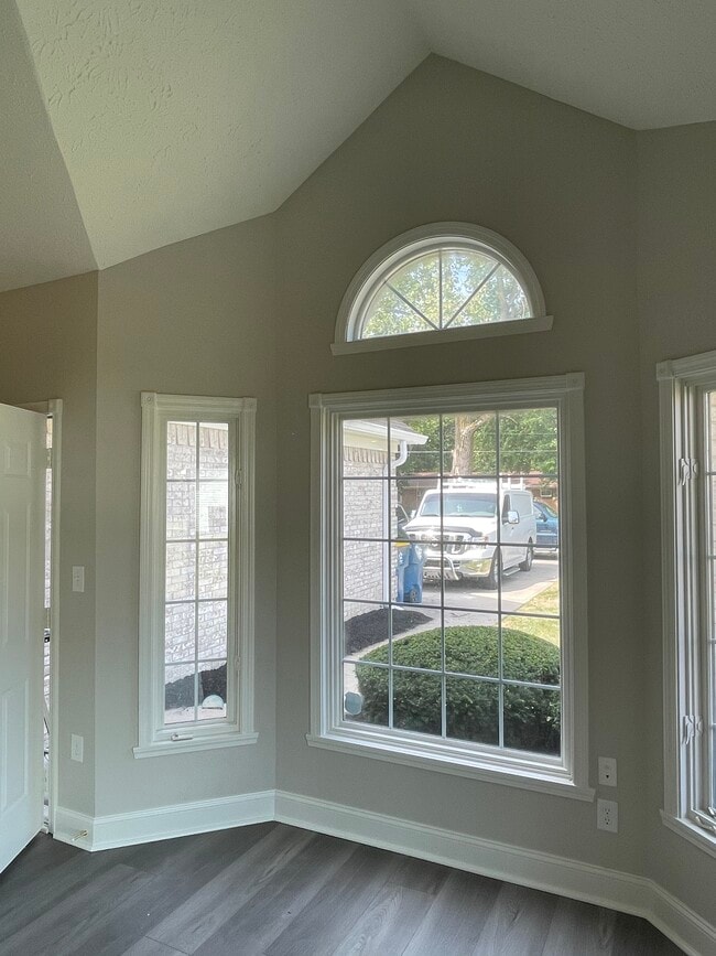 Building Photo - 10717 N Park Ave