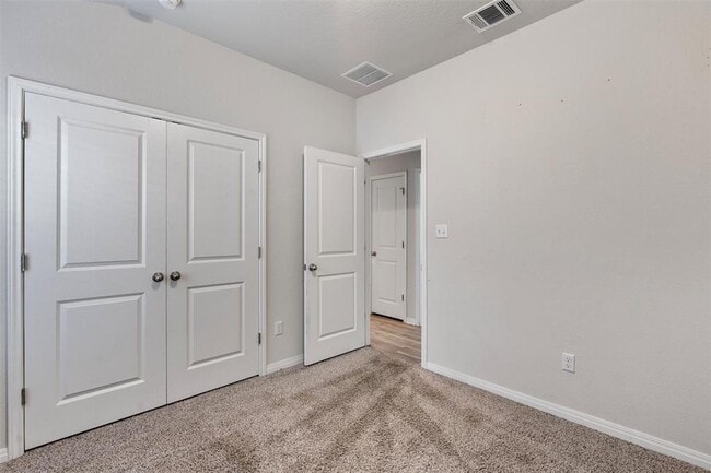 Building Photo - 504 Longmount Cv