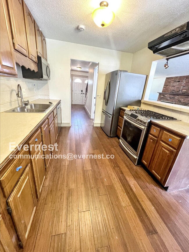 Building Photo - 8602 W 84th St