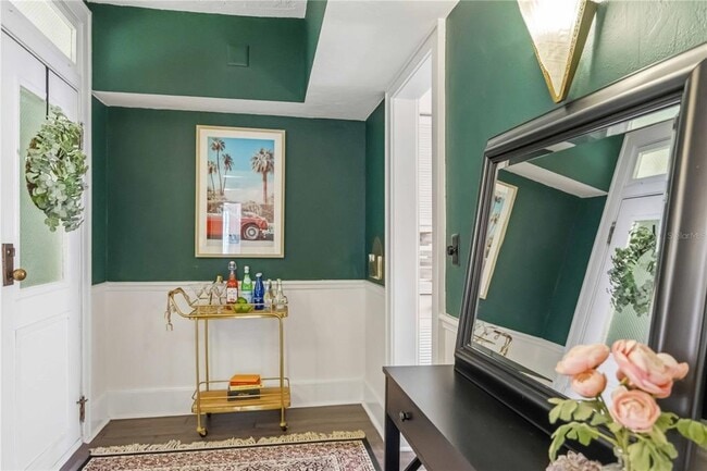 Building Photo - 1221 N Palm Ave