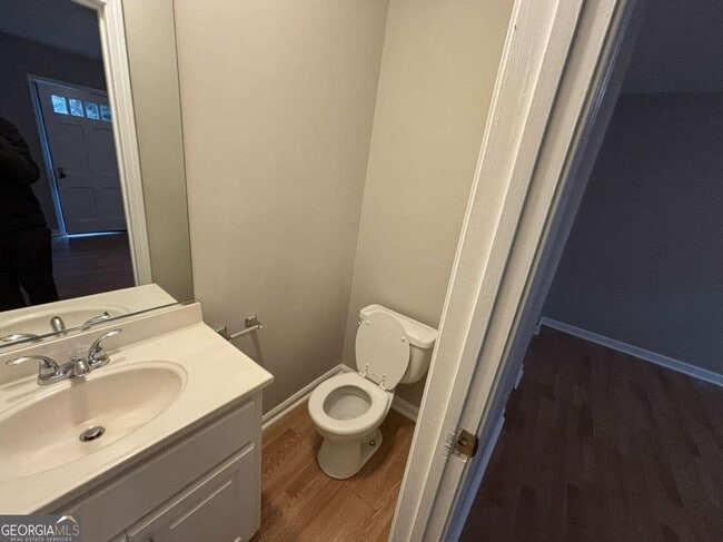 Building Photo - 625 Simmons St