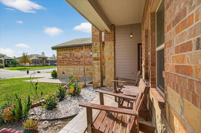 Building Photo - 6901 Anastasia Dr