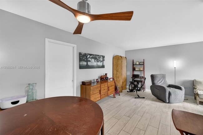 Building Photo - 419 S Crescent Dr