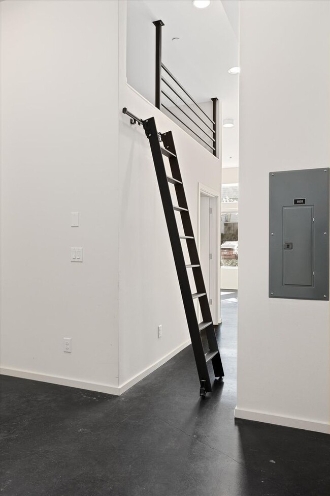 Building Photo - 4Bd/3Ba Seattle Townhome