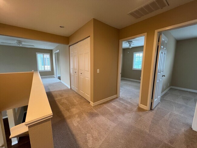 Building Photo - Tustin 3 bed 2.5 bath + office and bonus room