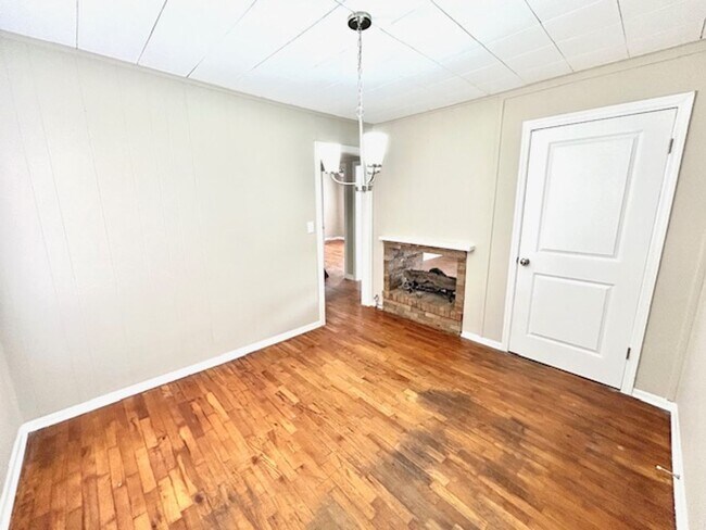 Building Photo - CHARMING BUNGALOW STYLE HOME LOCATED IN HE...