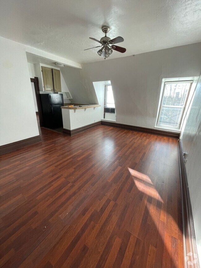 Building Photo - 1 Bedroom apartment with rooftop Balcony!