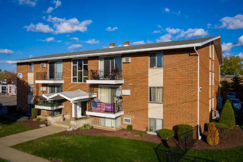 Building Photo - 2715 Eggert Rd