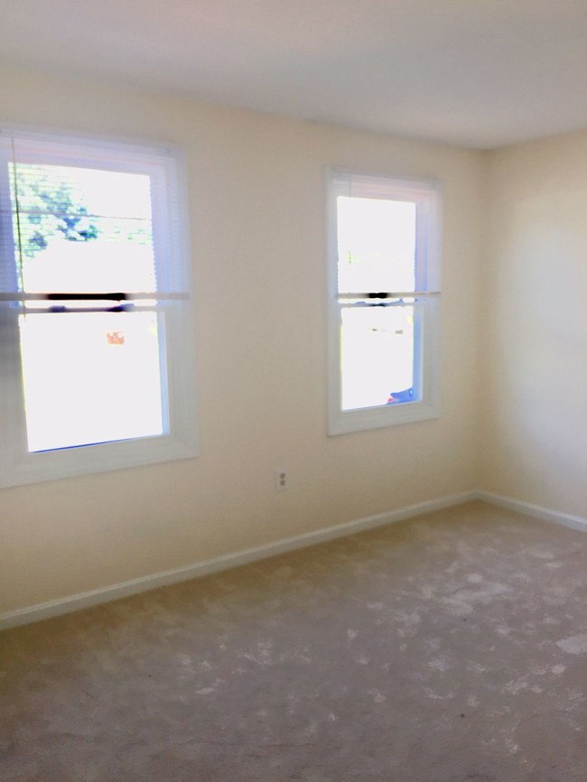 Building Photo - 136 Riviera Dr