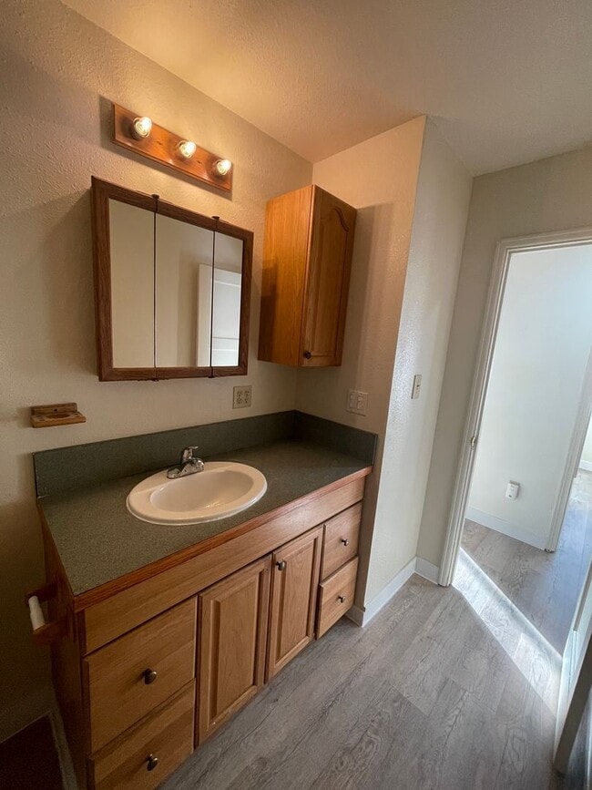 Building Photo - EAST BREMERTON DUPLEX 2 BED 1 BATH