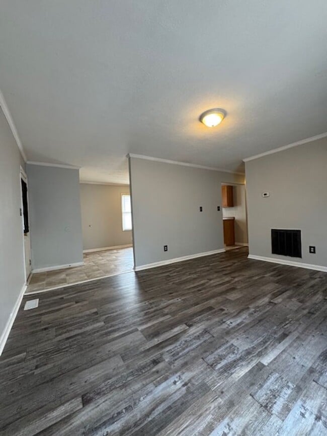 Building Photo - 112 Sandy Dr