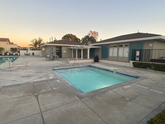 Building Photo - Luxurious 3 Bedroom Cypress Townhouse for Rent!